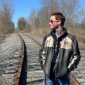 Meet your Posher, Collin